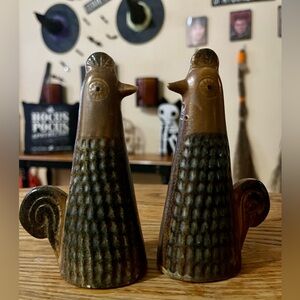 Vintage Rustic  Primitive Chicken Salt & Pepper Shakers - Pottery Art